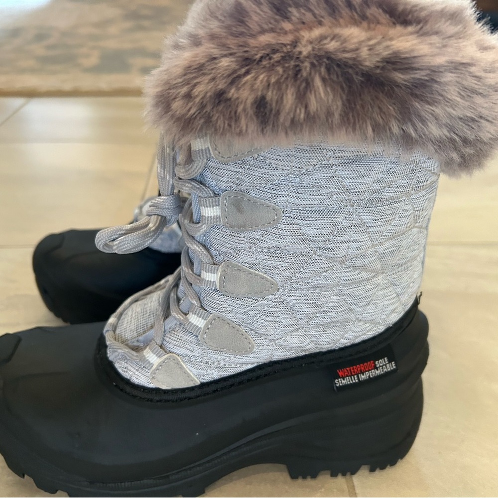 NEW Insulated Gray and Black Waterproof Winter Snow Boots with Faux Fur Trim